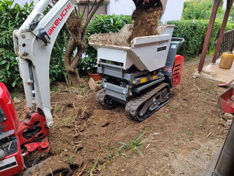 Minibagger und Raupendumper im Einsatz