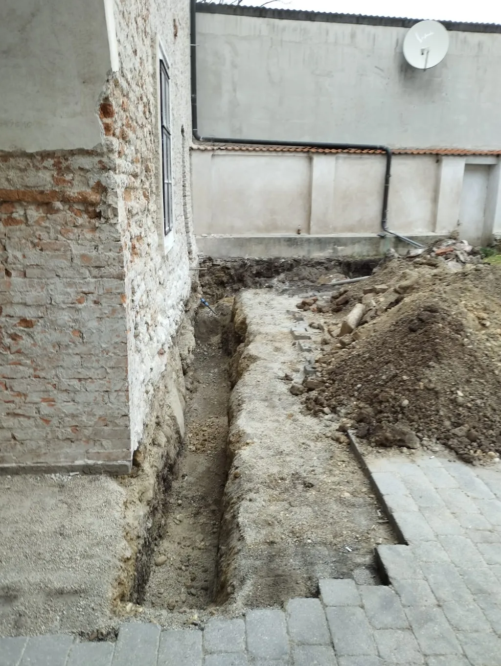 Künette für Leitungen graben