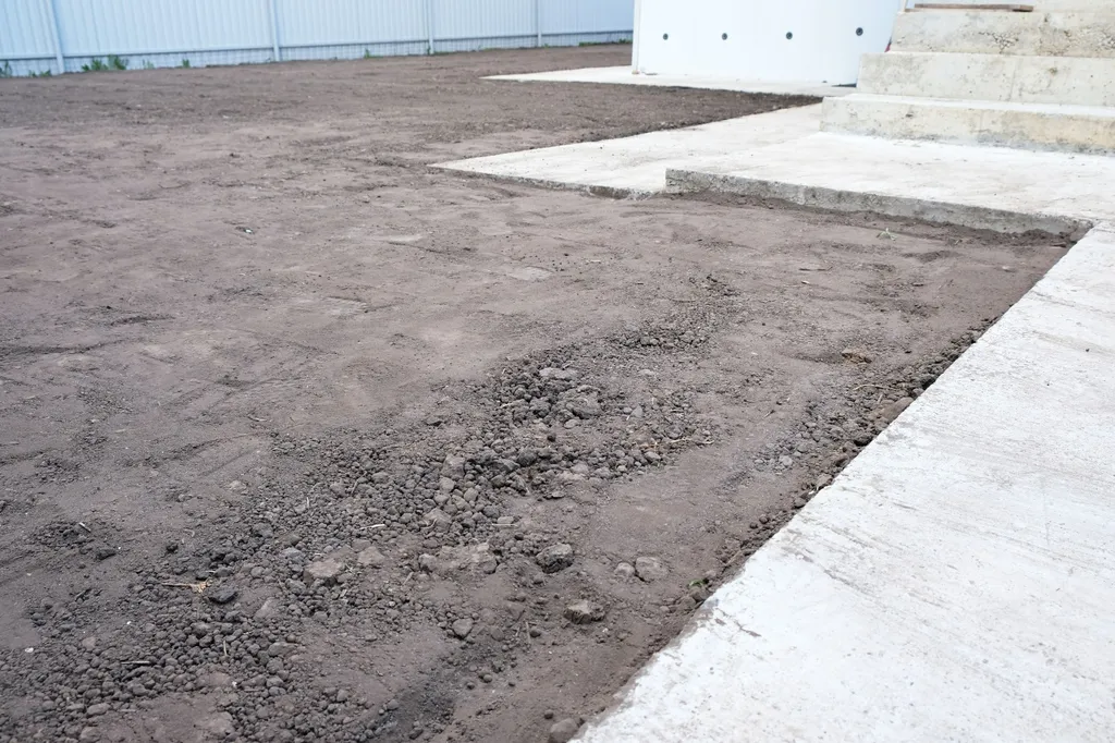 Gartenplanierung mit Bagger